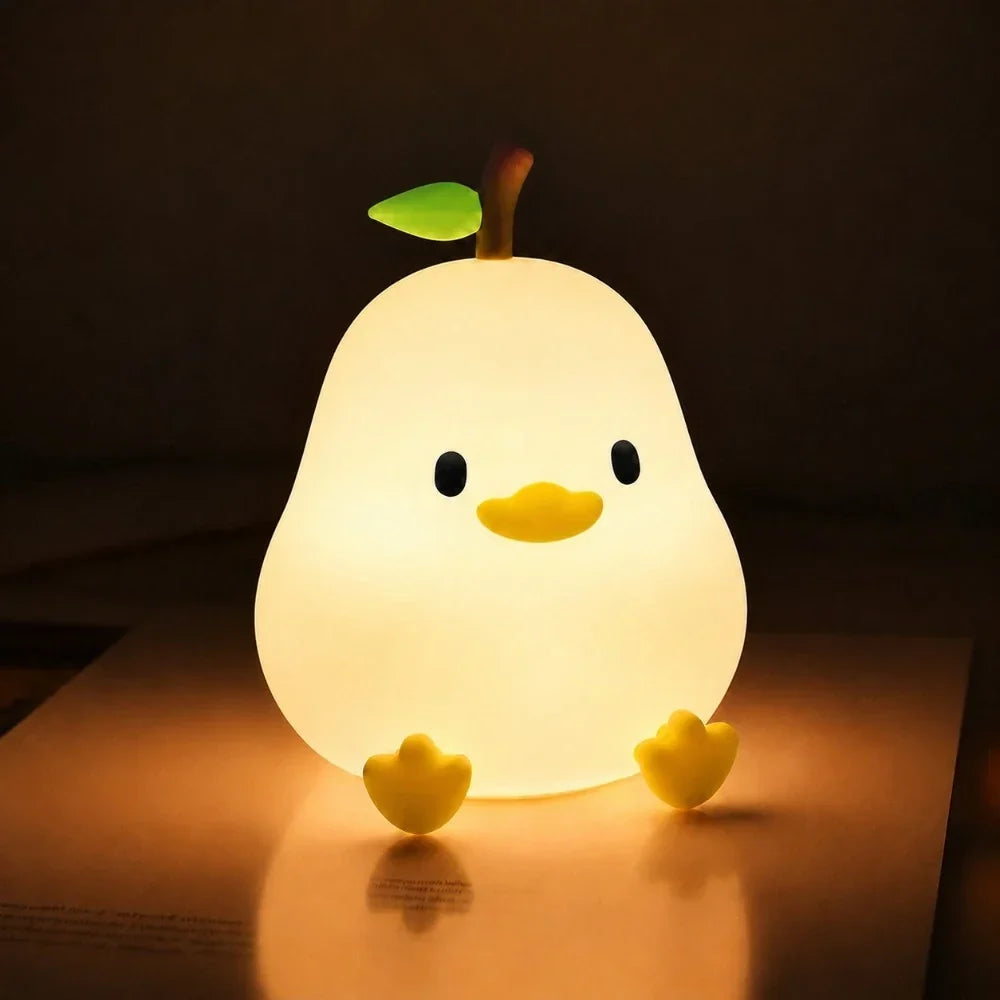 Veilleuse LED Willy en forme de canard-poire, allumée avec lumière chaude et feuille verte décorative