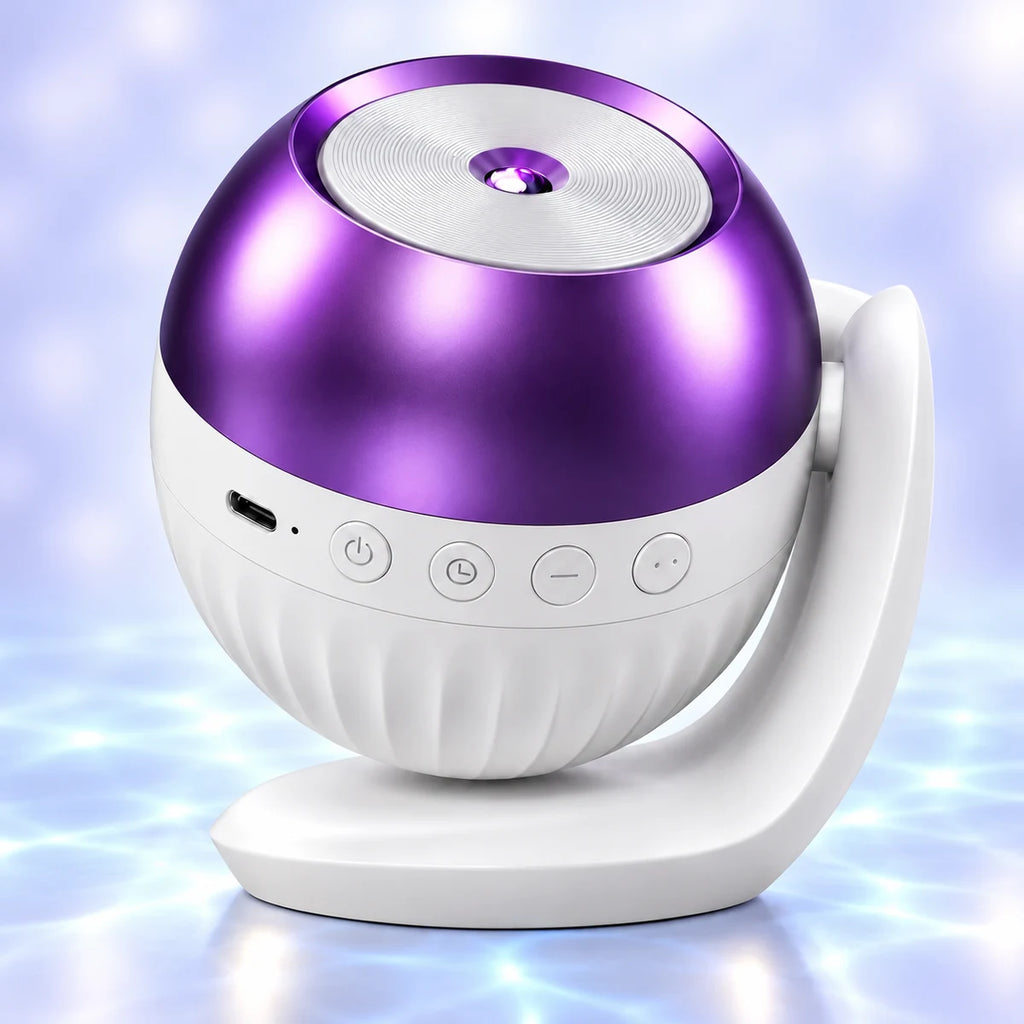 Veilleuse projecteur Cosmo, dôme violet et socle blanc inclinable avec boutons de commande, fond bleuté apaisant