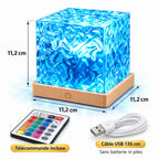 Dimensions et contenu de la veilleuse Aqua : cube de 11,2 cm, télécommande incluse, câble USB 136 cm, sans batterie ni piles