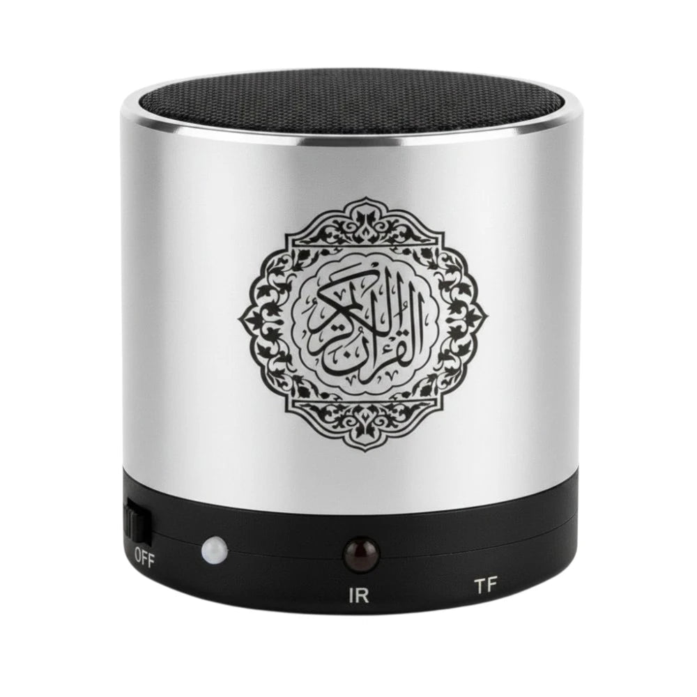 Veilleuse coranique Noura Bluetooth coloris argent posée sur table basse, ambiance salon lumineux journée