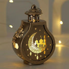 Lanterne LED coranique Ruh coloris bronze avec mosquée à minarets, étoiles et calligraphie gravées, allumée