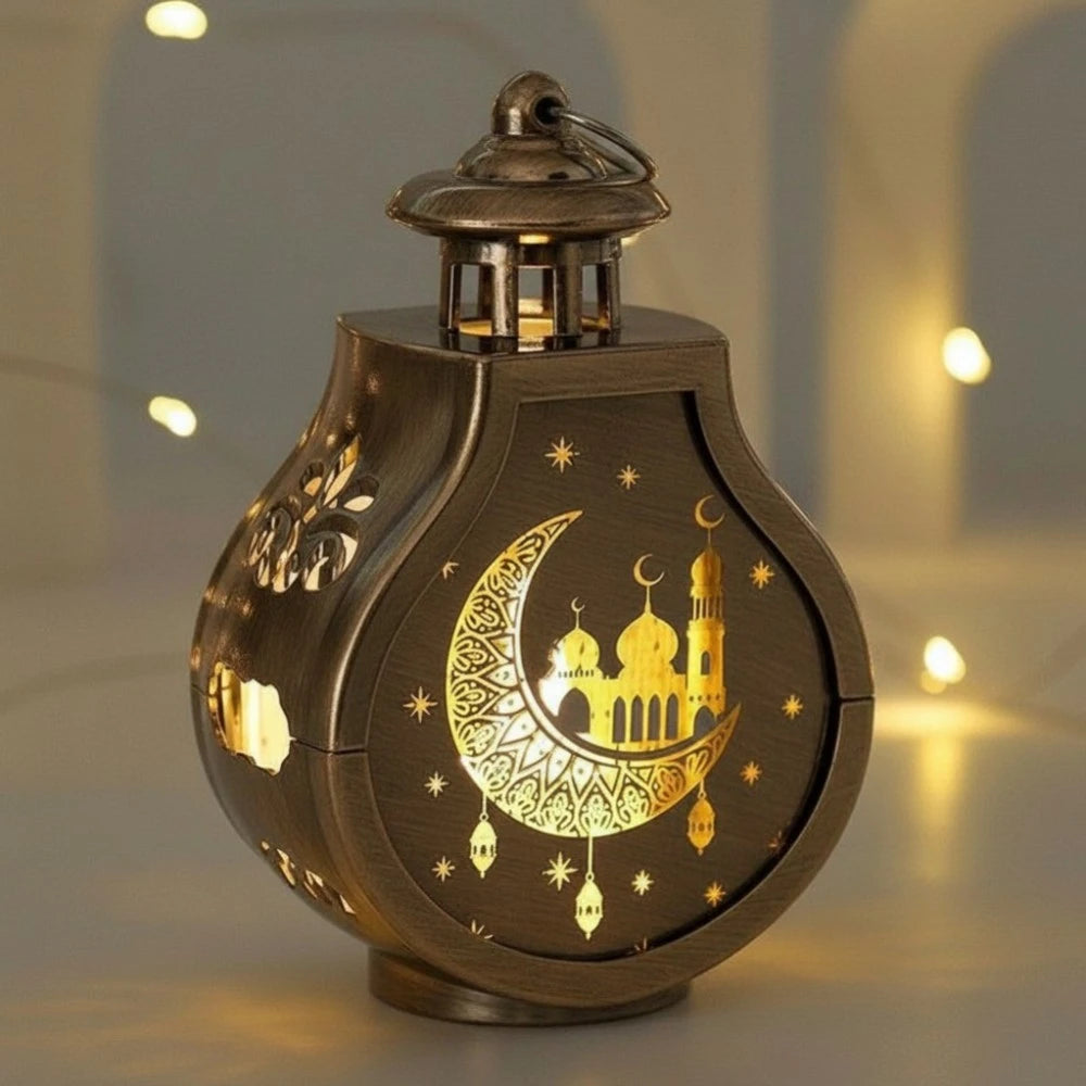 Lanterne LED coranique Ruh coloris bronze allumée avec motifs mosquée et croissant de lune